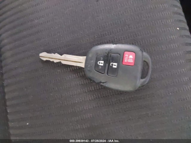 Toyota RAV4 LE 2017 JTMZFREVXHJ706817 Image 11