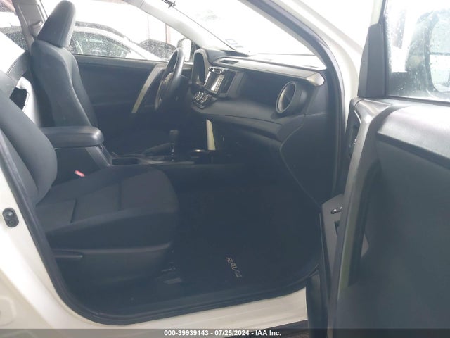 Toyota RAV4 LE 2017 JTMZFREVXHJ706817 Image 5