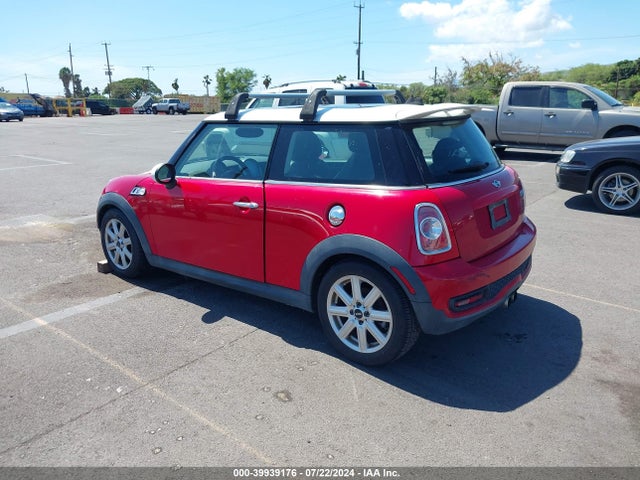 2011 MINI COOPER S WMWSV3C50BTY11962 Photo 2