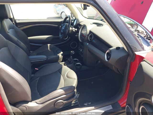 2011 MINI COOPER S WMWSV3C50BTY11962 Photo 4