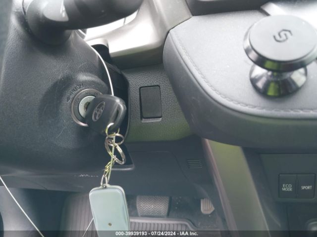 JTMBFREV5HJ172840 Toyota RAV4 LE
