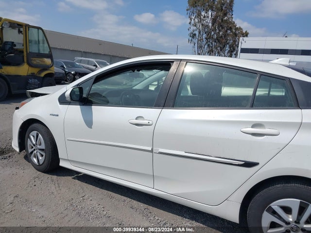 Toyota Prius Three 2016 JTDKARFU9G3526821 Image 14