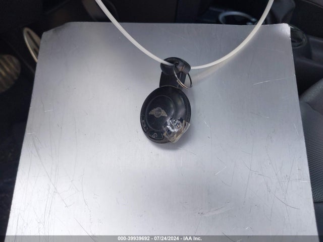 2009 MINI COOPER S WMWMS33519TY07897 Photo 10