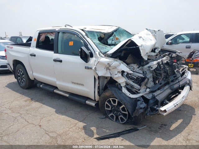 Toyota Tundra Sr5 5.7l V8 2018 5TFDW5F11JX728769 zdjęcie główne