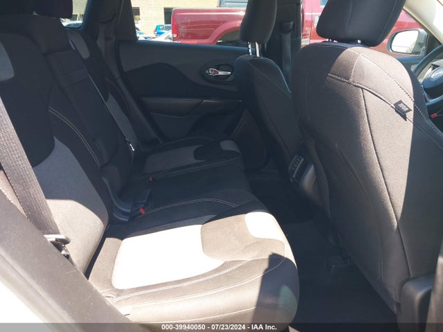 1C4PJLABXFW637917 Jeep Cherokee Sport