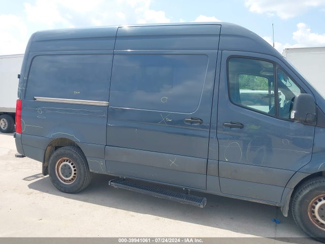 WD4PF0CDXKP081813 Mercedes-Benz Sprinter 2500 High Roof V6/standard Roof V6