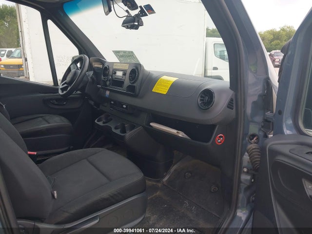 WD4PF0CDXKP081813 Mercedes-Benz Sprinter 2500 High Roof V6/standard Roof V6