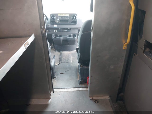 WD4PF0CDXKP081813 Mercedes-Benz Sprinter 2500 High Roof V6/standard Roof V6