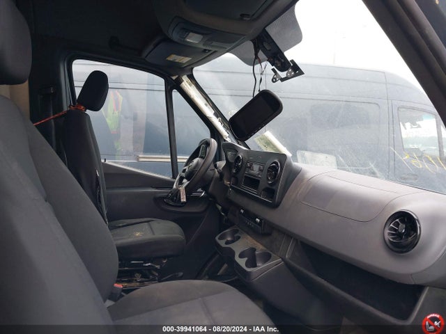 WD4PF1CD1KP108113 Mercedes-Benz Sprinter 2500 High Roof V6