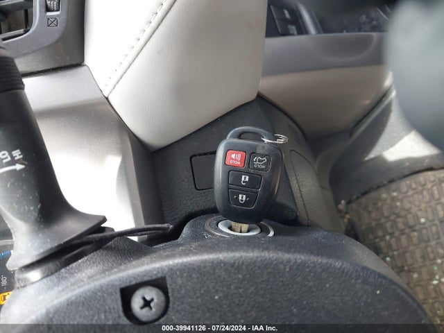 Toyota Rav4 Xle 2017 JTMRFREV5HD214002 Image 11
