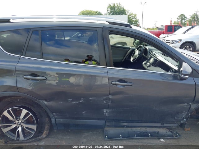 Toyota Rav4 Xle 2017 JTMRFREV5HD214002 Image 13