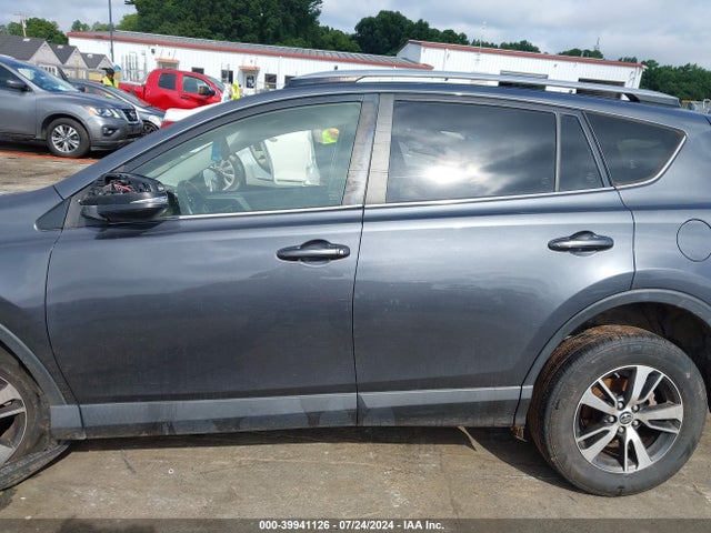 Toyota Rav4 Xle 2017 JTMRFREV5HD214002 Image 14