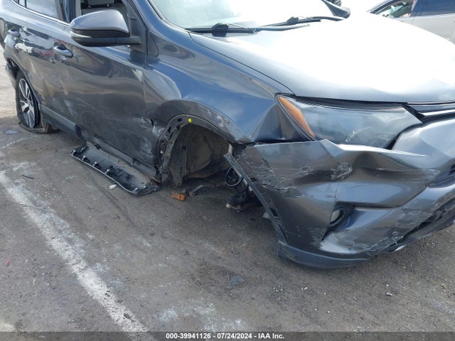 Toyota Rav4 Xle 2017 JTMRFREV5HD214002 Image 6