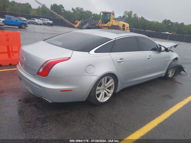 2011 JAGUAR XJ SAJWA2GB5BLV17226 Photo 3