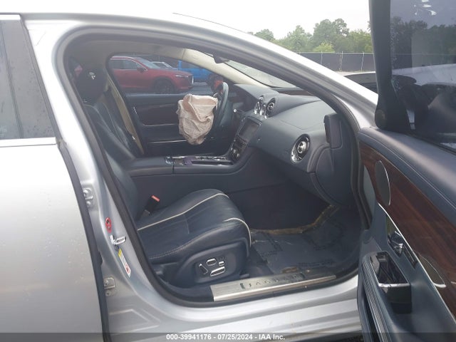 2011 JAGUAR XJ SAJWA2GB5BLV17226 Photo 4