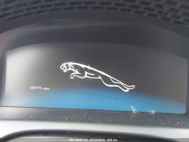 2011 JAGUAR XJ SAJWA2GB5BLV17226 Photo 6