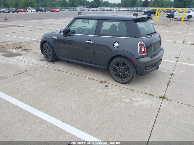 2011 MINI COOPER S WMWSV3C5XBTY23469 Photo 2