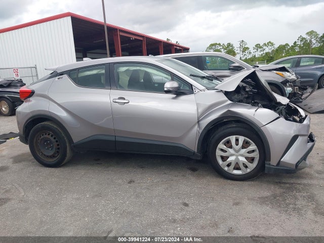 Toyota C-HR LE 2020 NMTKHMBX2LR110826 Image 13