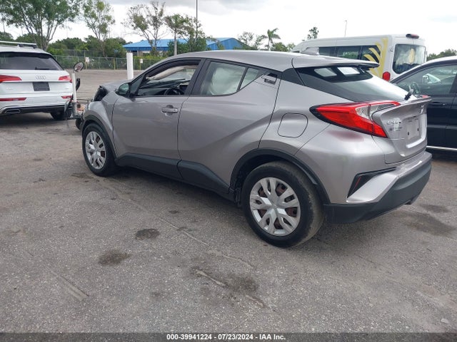 Toyota C-HR LE 2020 NMTKHMBX2LR110826 Image 3