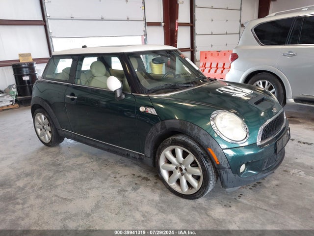 2007 MINI COOPER S WMWMF73517TL87261 Photo 0