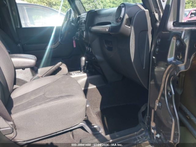 1C4BJWDGXHL700103 Jeep Wrangler Unlimited Sport 4x4