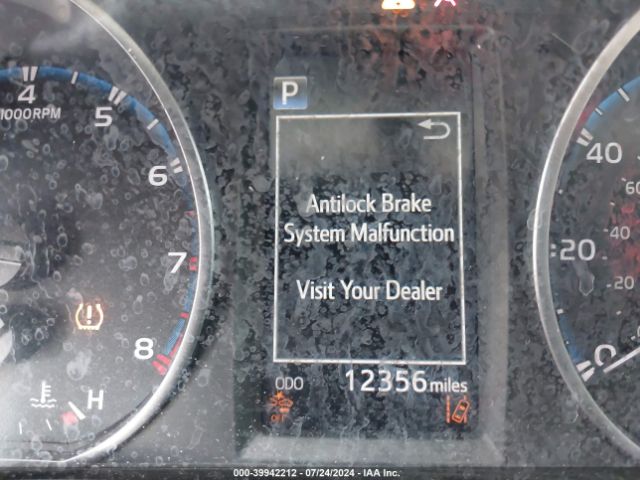 JTMZFREVXJJ189380 Toyota RAV4 LE