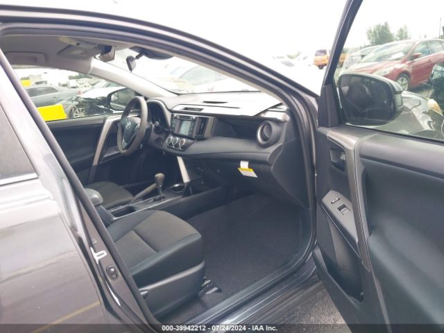 JTMZFREVXJJ189380 Toyota RAV4 LE