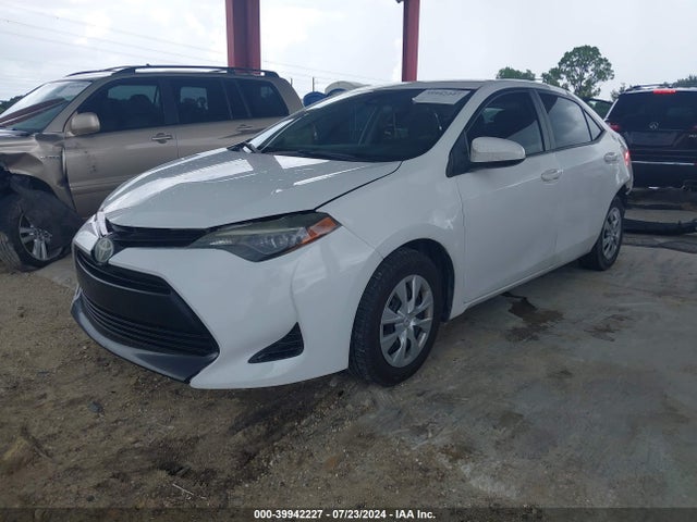 Toyota COROLLA L 2017 5YFBURHE6HP672373 Image 2
