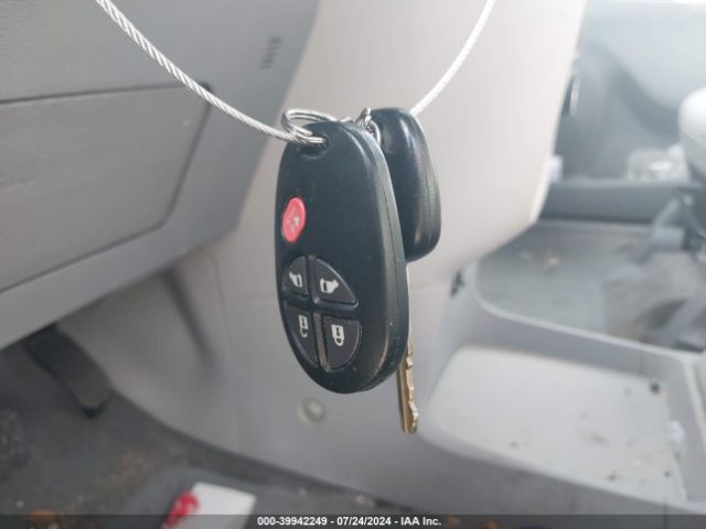 5TDKK3DC8ES448581 Toyota Sienna Le V6 8 Passenger