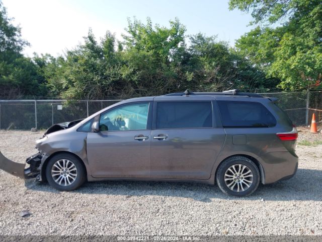 5TDYK3DC4GS715714 Toyota Sienna Xle 8 Passenger