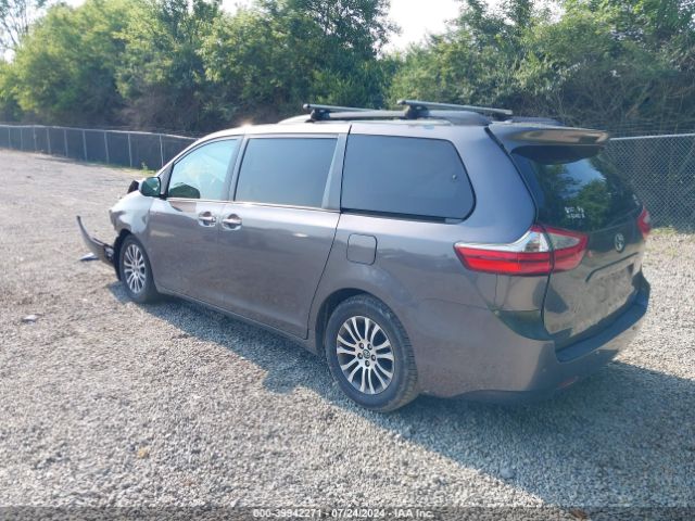 5TDYK3DC4GS715714 Toyota Sienna Xle 8 Passenger
