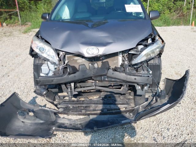 5TDYK3DC4GS715714 Toyota Sienna Xle 8 Passenger