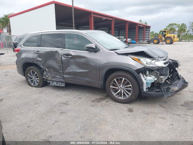 Toyota Highlander Xle 2018 5TDKZRFH7JS542775 Image 13