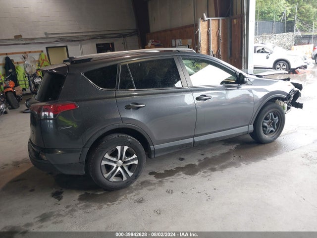 Toyota RAV4 LE 2018 JTMBFREV6JD224772 Image 4