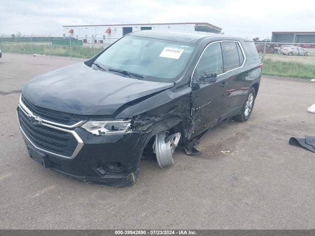 Chevrolet Traverse Ls 2018 1GNERFKW6JJ182077 Image 2