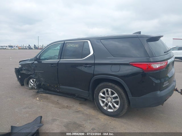 Chevrolet Traverse Ls 2018 1GNERFKW6JJ182077 Image 3