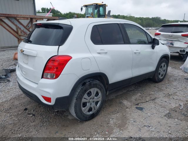 KL7CJKSB8HB102812 Chevrolet TRAX LS