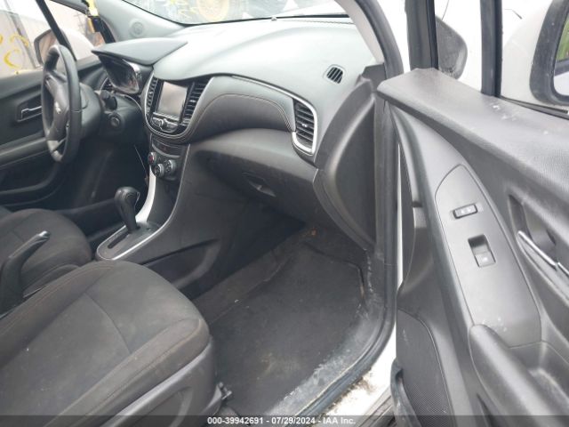 KL7CJKSB8HB102812 Chevrolet TRAX LS