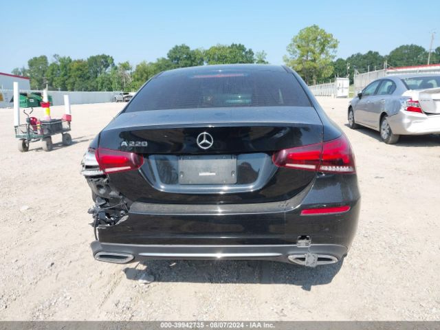 W1K3G4EB6NJ339833 Mercedes-Benz A 220