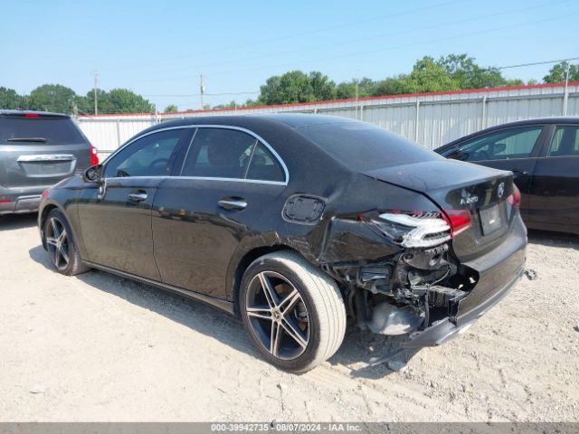 W1K3G4EB6NJ339833 Mercedes-Benz A 220