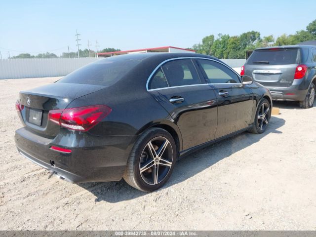 W1K3G4EB6NJ339833 Mercedes-Benz A 220