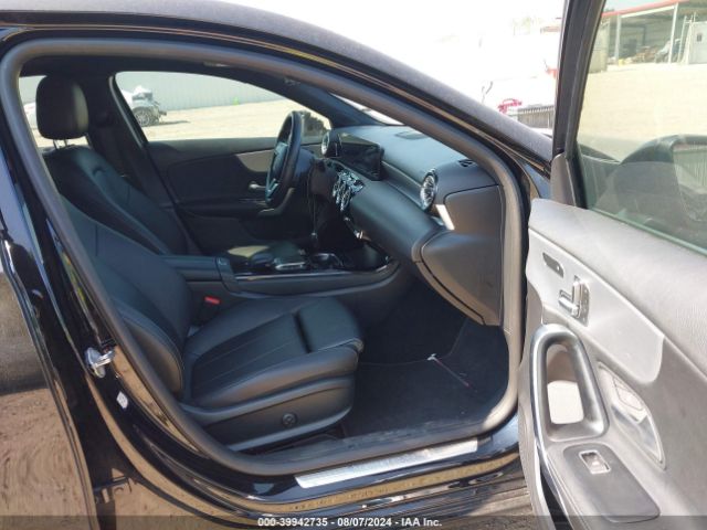 W1K3G4EB6NJ339833 Mercedes-Benz A 220