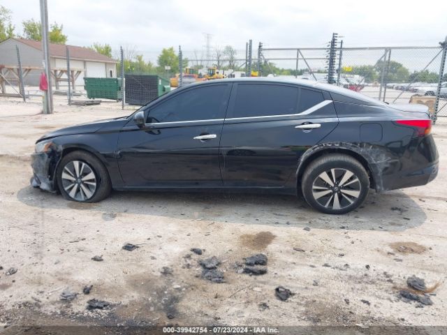 1N4BL4DW0NN377935 Nissan Altima Sv Intelligent Awd