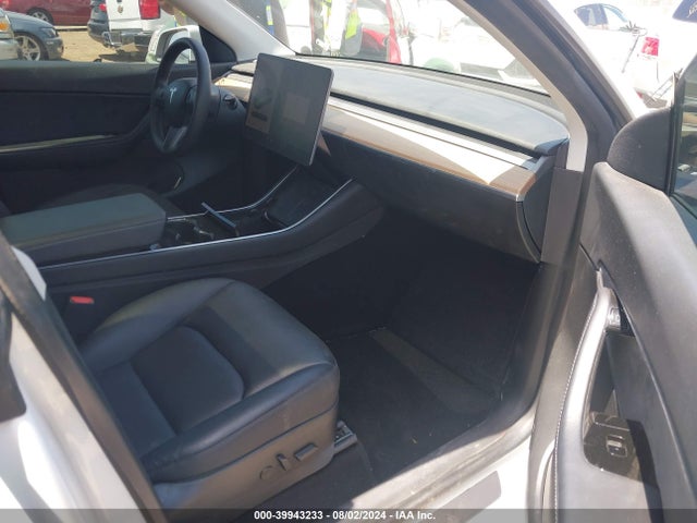 2020 TESLA MODEL Y 5YJYGDEE4LF029811 Photo 4