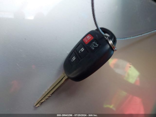 2T3WFREVXHW375015 Toyota Rav4 Xle