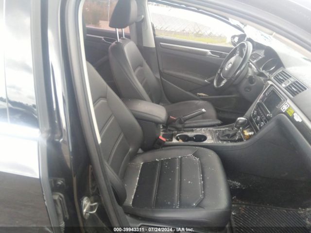 1VWBT7A31HC024901 Volkswagen Passat 1.8t Se