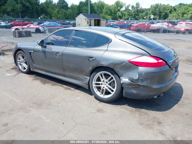 2013 PORSCHE PANAMERA WP0AA2A75DL014358 Photo 2