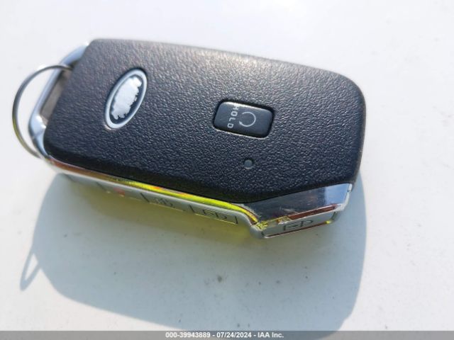 KNALC4J14L5220622 KIA Cadenza Technology
