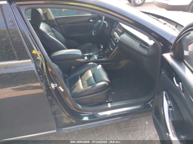 KNALC4J14L5220622 KIA Cadenza Technology