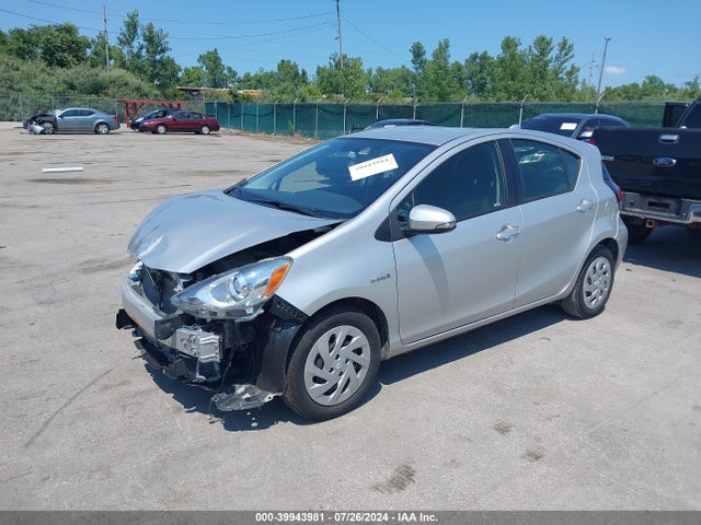 Toyota Prius C Three 2016 JTDKDTB35G1589038 Image 2